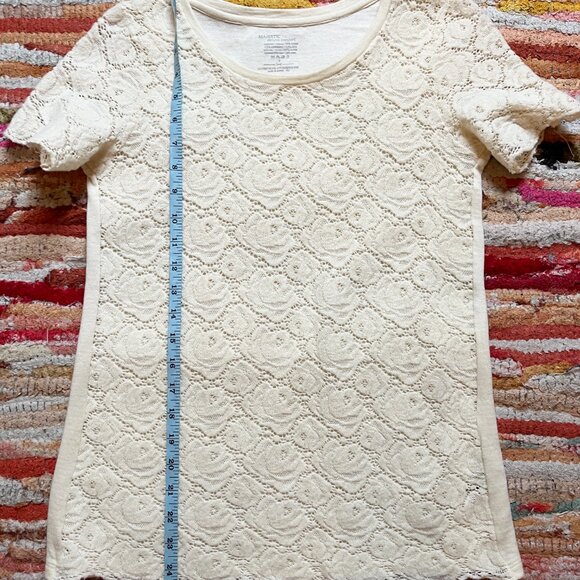 Softest T-Shirt with Roses in a Lace Pattern - S - brand new - Picture 2 of 6